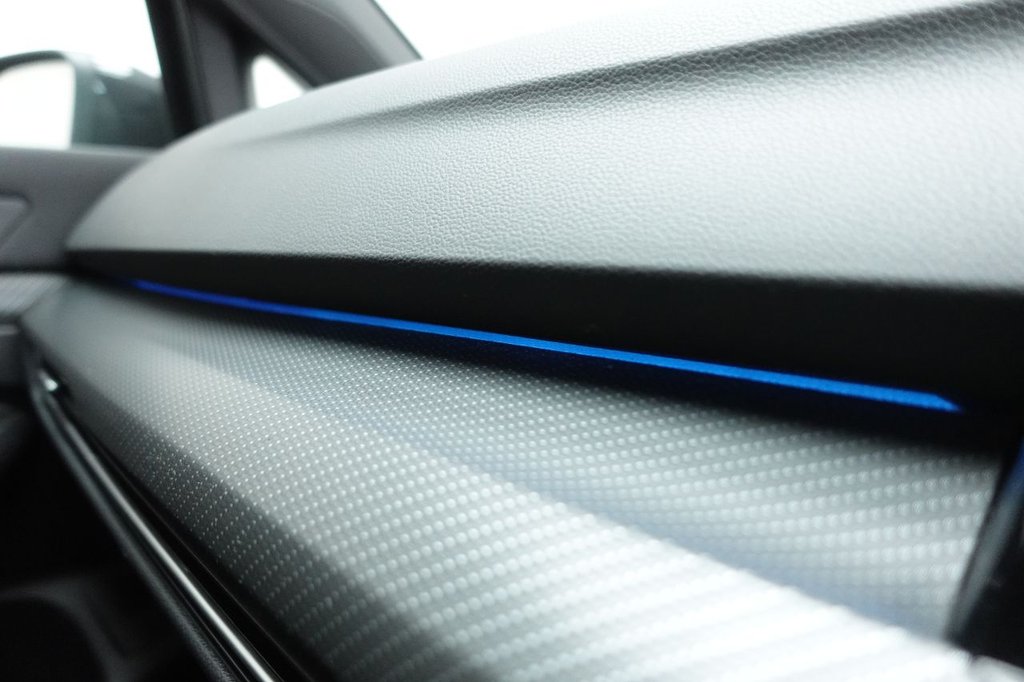 2022 Volkswagen Golf — image 34