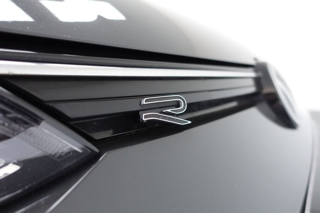 2022 Volkswagen Golf — image 36