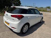 USED 2016 66 HYUNDAI I20 1.2 SE Hatchback 5dr Petrol Manual Euro 6 (84 ps) *ONLY* &pound;35 TAX + LOW INSURANCE GROUP + REAR PARKING SENSORS + DAB RADIO + CRUISE CONTROL + BLUETOOTH WITH USB PORT + AIR CON + ELECTRIC FRONT WINDOWS + IDEAL 1ST CAR + 68.9 MPG + FINISHED IN POLAR WHITE + 15' ALLOY WHEELS WITH TPMS