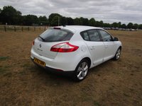 USED 2012 62 RENAULT MEGANE 1.6 16V 110 Dynamique TomTom 5 door Petrol Pearl white. Sat Nav. Bluetooth.