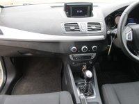 USED 2012 62 RENAULT MEGANE 1.6 16V 110 Dynamique TomTom 5 door Petrol Pearl white. Sat Nav. Bluetooth.