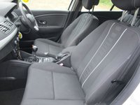 USED 2012 62 RENAULT MEGANE 1.6 16V 110 Dynamique TomTom 5 door Petrol Pearl white. Sat Nav. Bluetooth.