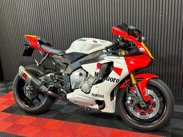 View our YAMAHA R1