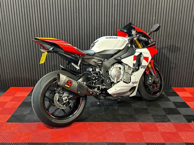 View our YAMAHA R1