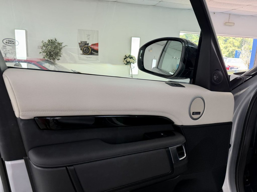 USED 2022 22 LAND ROVER DISCOVERY 3.0 D300 MHEV R-Dynamic HSE SUV 5dr Diesel Auto 4WD Euro 6 (s/s) (300 ps) 