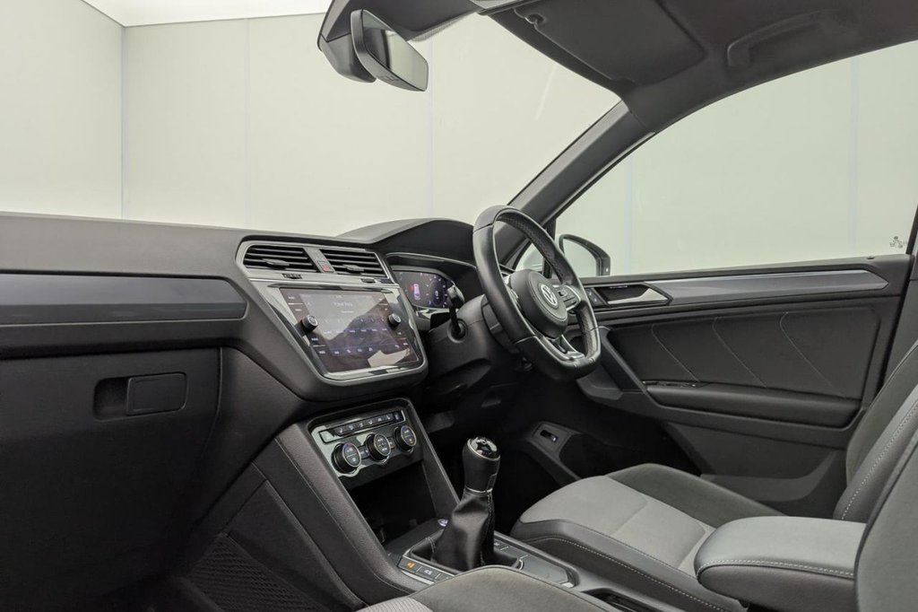 USED 2019 19 VOLKSWAGEN TIGUAN 2.0 TDI R-Line Tech SUV 5dr Diesel Manual Euro 6 (s/s) (150 ps) Pan Roof, Car Play, Sat Nav