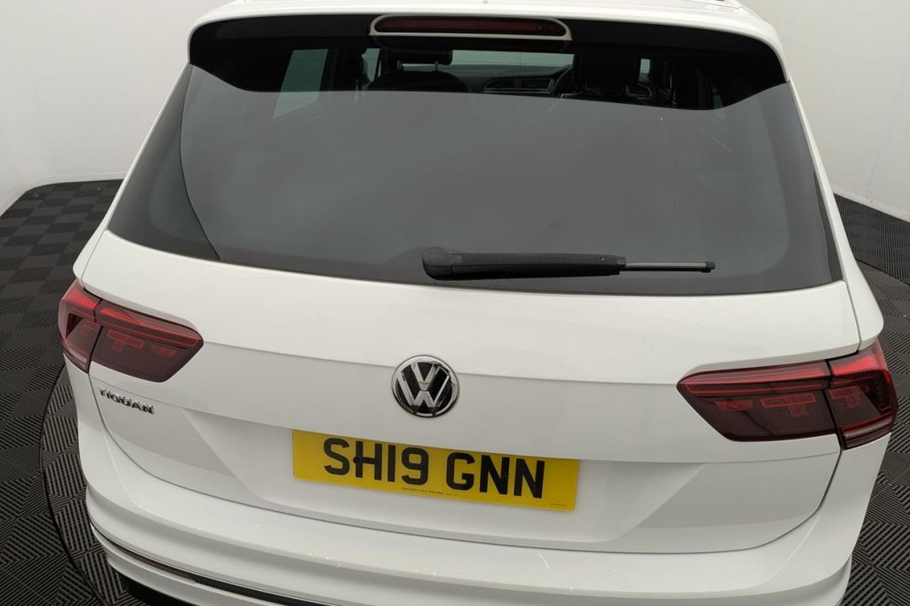 USED 2019 19 VOLKSWAGEN TIGUAN 2.0 TDI R-Line Tech SUV 5dr Diesel Manual Euro 6 (s/s) (150 ps) Pan Roof, Car Play, Sat Nav