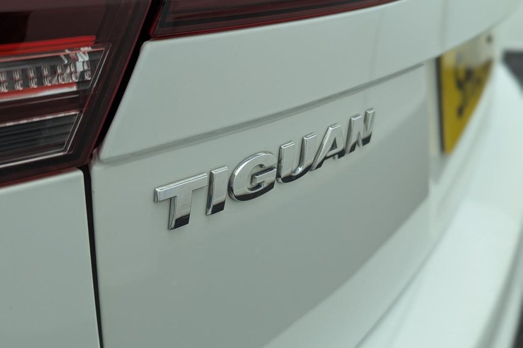 USED 2019 19 VOLKSWAGEN TIGUAN 2.0 TDI R-Line Tech SUV 5dr Diesel Manual Euro 6 (s/s) (150 ps) Pan Roof, Car Play, Sat Nav