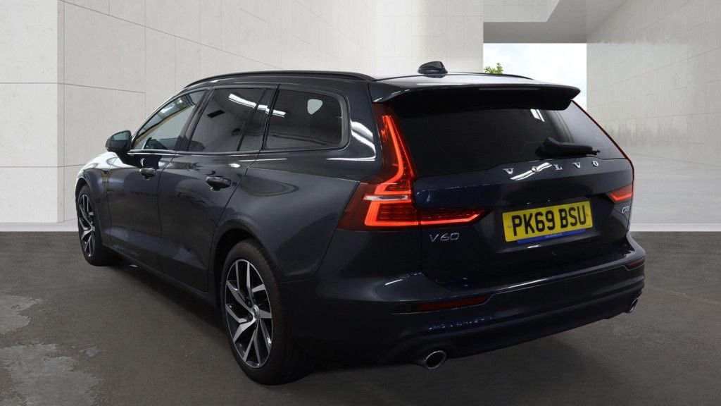 USED 2019 69 VOLVO V60 2.0 D4 Momentum Plus Estate 5dr Diesel Manual Euro 6 (s/s) (190 ps) 2 KEYS / LONG MOT