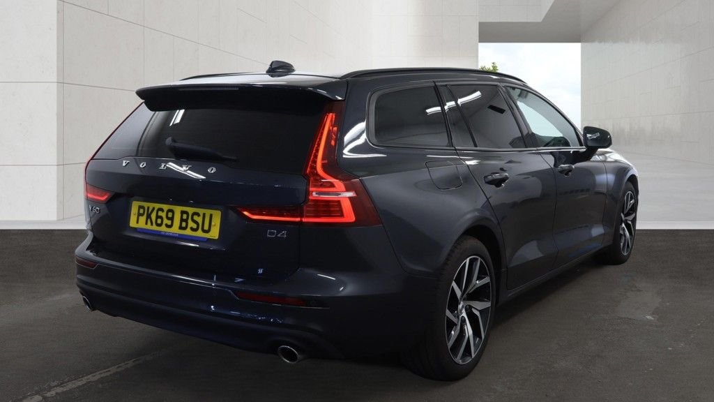 USED 2019 69 VOLVO V60 2.0 D4 Momentum Plus Estate 5dr Diesel Manual Euro 6 (s/s) (190 ps) 2 KEYS / LONG MOT