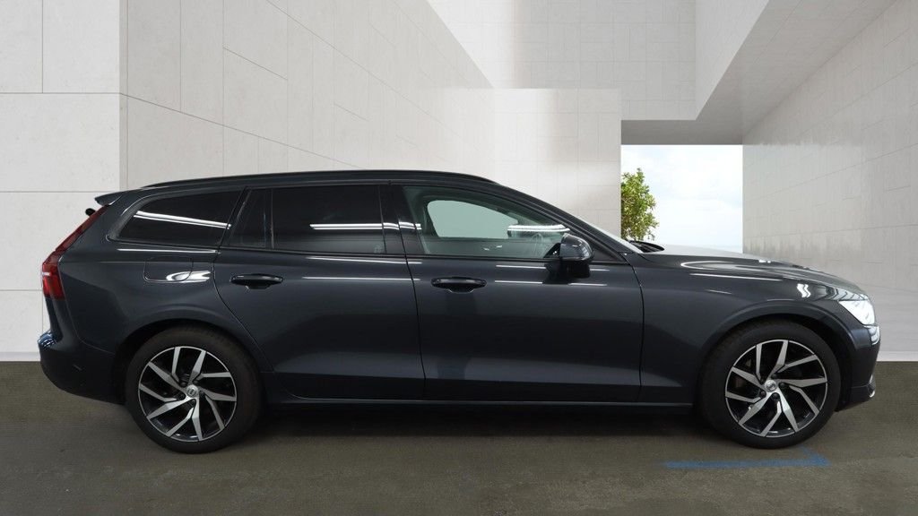 USED 2019 69 VOLVO V60 2.0 D4 Momentum Plus Estate 5dr Diesel Manual Euro 6 (s/s) (190 ps) 2 KEYS / LONG MOT