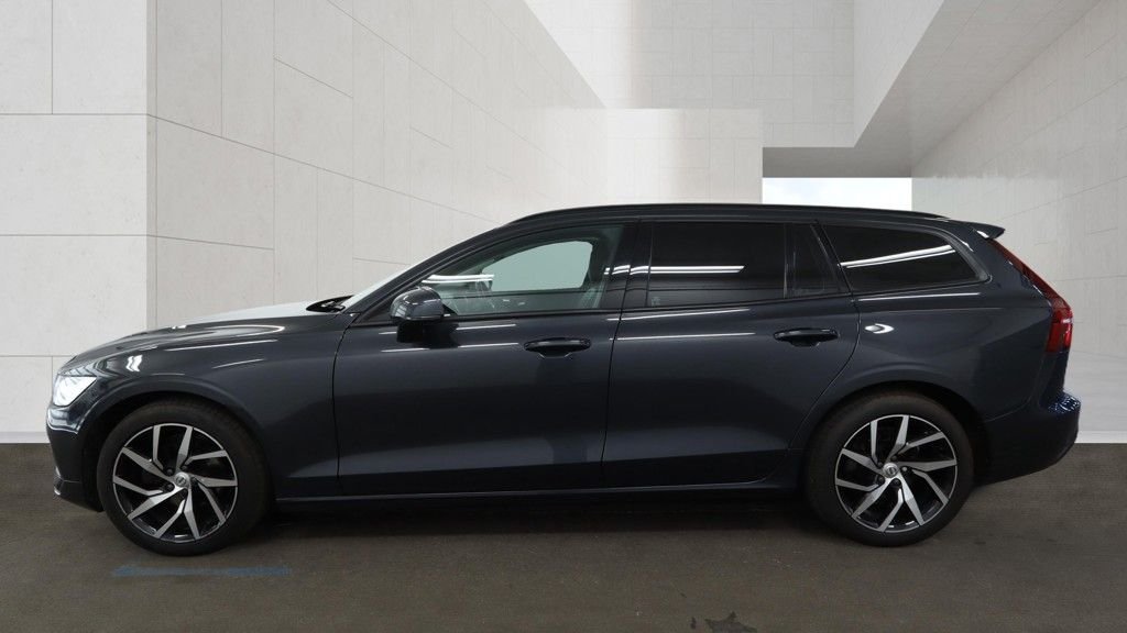 USED 2019 69 VOLVO V60 2.0 D4 Momentum Plus Estate 5dr Diesel Manual Euro 6 (s/s) (190 ps) 2 KEYS / LONG MOT