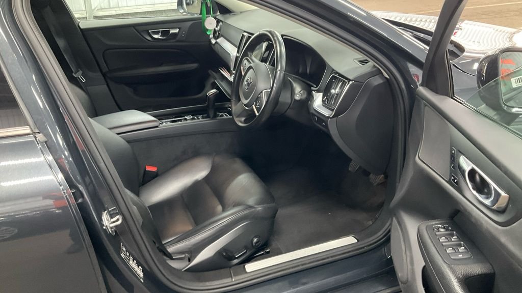 USED 2019 69 VOLVO V60 2.0 D4 Momentum Plus Estate 5dr Diesel Manual Euro 6 (s/s) (190 ps) 2 KEYS / LONG MOT