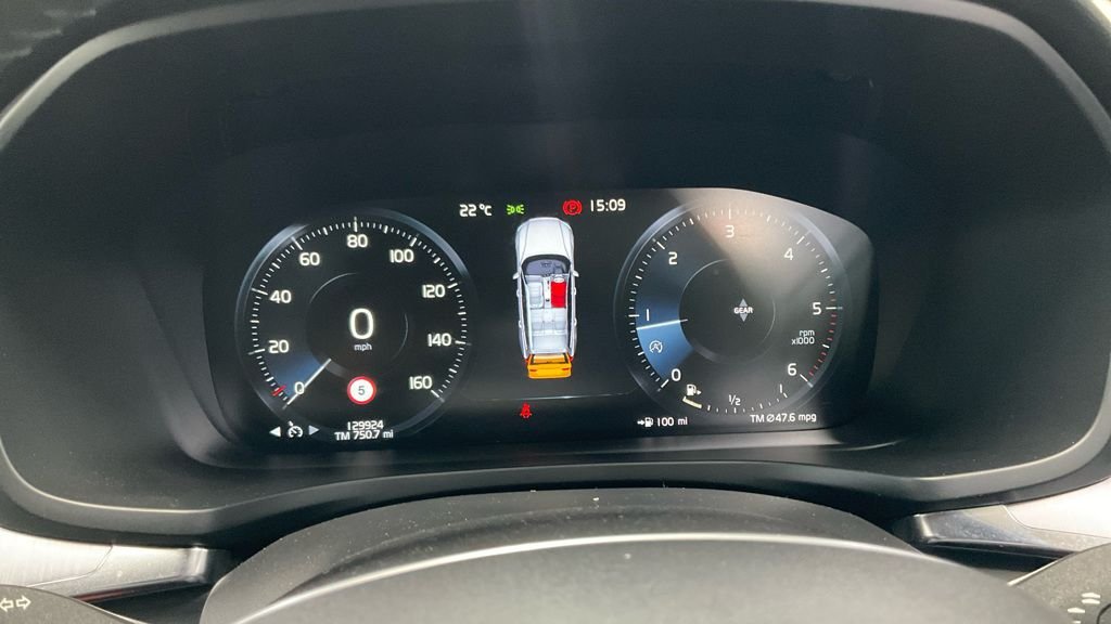 USED 2019 69 VOLVO V60 2.0 D4 Momentum Plus Estate 5dr Diesel Manual Euro 6 (s/s) (190 ps) 2 KEYS / LONG MOT