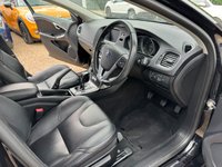 USED 2015 65 VOLVO V40 2.0 D4 SE Lux Nav Hatchback 5dr Diesel Manual Euro 6 (s/s) (190 ps) 2 Owners * Last since 2016 * FSH * Cambelt done! * ULEZ