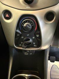 USED 2017 17 TOYOTA AYGO 1.0 VVT-i x-play Hatchback 5dr Petrol Manual Euro 6 (68 ps) 