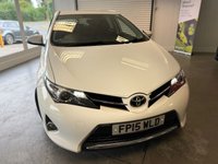 USED 2015 15 TOYOTA AURIS 1.6 V-Matic Icon Plus Hatchback 5dr Petrol Manual Euro 5 (132 ps) NAV! CAMERA! HEATED SEATS!