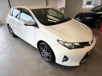 USED 2015 15 TOYOTA AURIS 1.6 V-Matic Icon Plus Hatchback 5dr Petrol Manual Euro 5 (132 ps) NAV! CAMERA! HEATED SEATS!