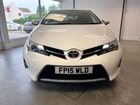 USED 2015 15 TOYOTA AURIS 1.6 V-Matic Icon Plus Hatchback 5dr Petrol Manual Euro 5 (132 ps) NAV! CAMERA! HEATED SEATS!
