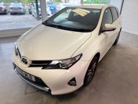 USED 2015 15 TOYOTA AURIS 1.6 V-Matic Icon Plus Hatchback 5dr Petrol Manual Euro 5 (132 ps) NAV! CAMERA! HEATED SEATS!