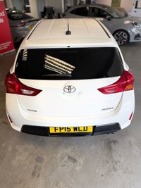USED 2015 15 TOYOTA AURIS 1.6 V-Matic Icon Plus Hatchback 5dr Petrol Manual Euro 5 (132 ps) NAV! CAMERA! HEATED SEATS!