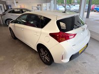 USED 2015 15 TOYOTA AURIS 1.6 V-Matic Icon Plus Hatchback 5dr Petrol Manual Euro 5 (132 ps) NAV! CAMERA! HEATED SEATS!