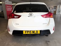 USED 2015 15 TOYOTA AURIS 1.6 V-Matic Icon Plus Hatchback 5dr Petrol Manual Euro 5 (132 ps) NAV! CAMERA! HEATED SEATS!