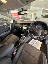 USED 2015 15 TOYOTA AURIS 1.6 V-Matic Icon Plus Hatchback 5dr Petrol Manual Euro 5 (132 ps) NAV! CAMERA! HEATED SEATS!