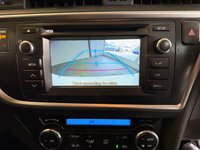USED 2015 15 TOYOTA AURIS 1.6 V-Matic Icon Plus Hatchback 5dr Petrol Manual Euro 5 (132 ps) NAV! CAMERA! HEATED SEATS!