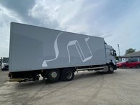 USED 2020 70 RENAULT TRUCKS T T-RANGE 26 TONNE SLEEPER CAB 30FT BOX WITH SLIDE OUT LIFT 