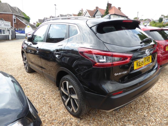 View our NISSAN QASHQAI
