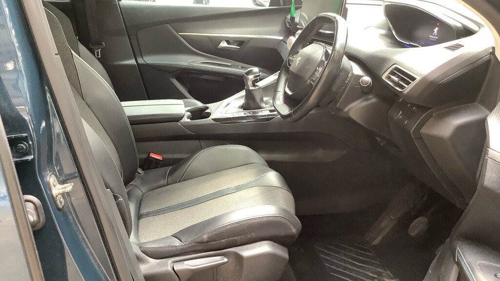 USED 2021 71 PEUGEOT 5008 1.2 PureTech Allure SUV 5dr Petrol Manual Euro 6 (s/s) (130 ps) 