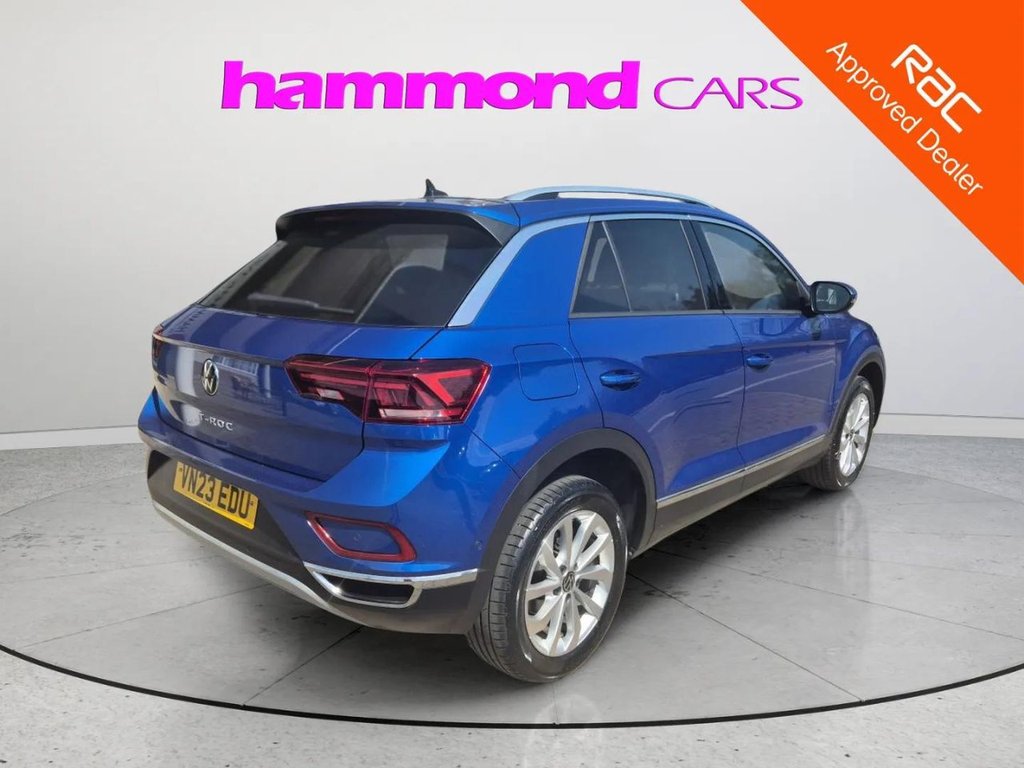 2023 Volkswagen T-Roc — image 2
