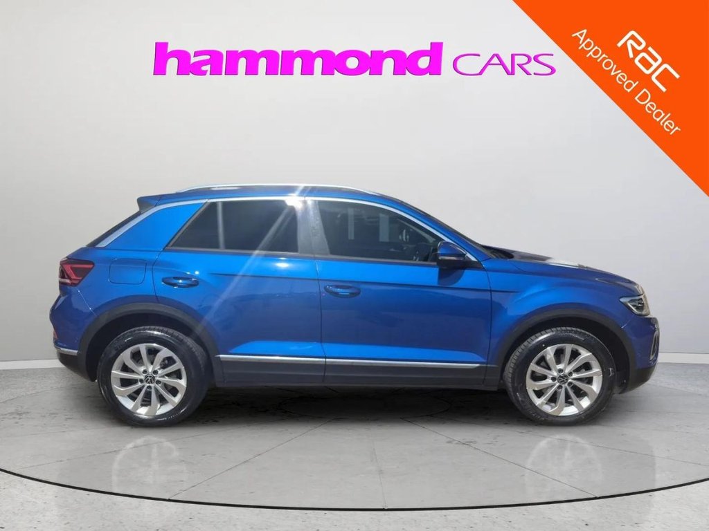 2023 Volkswagen T-Roc — image 3