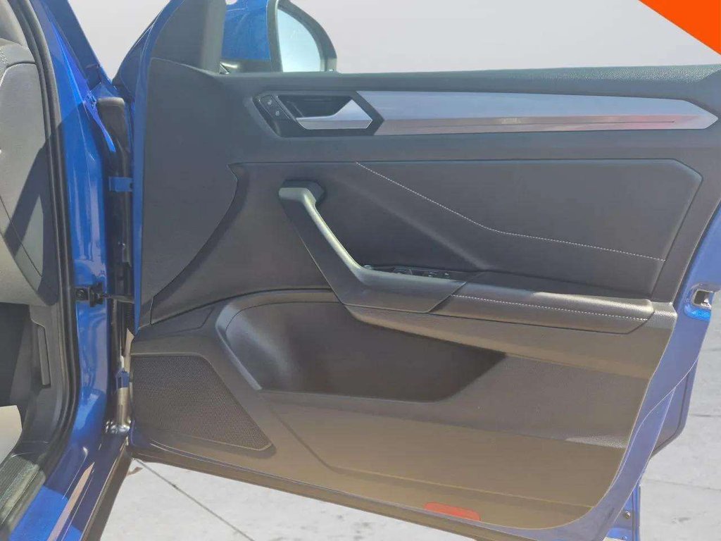 2023 Volkswagen T-Roc — image 4