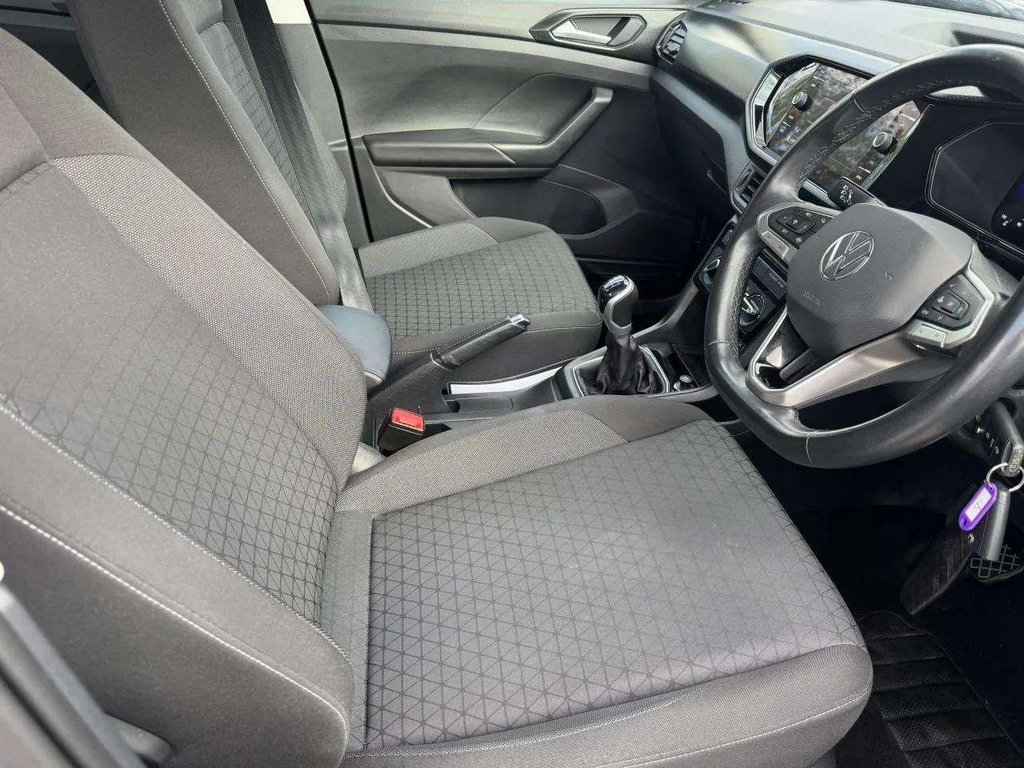 2023 Volkswagen T-Cross — image 4