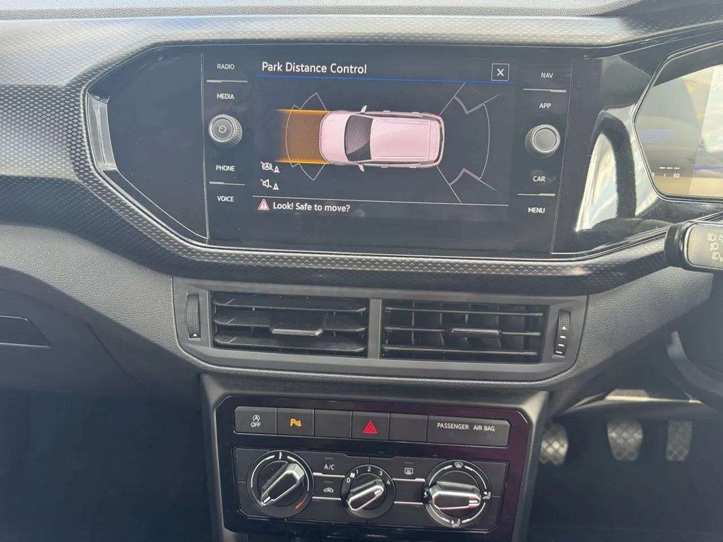 2023 Volkswagen T-Cross — image 9