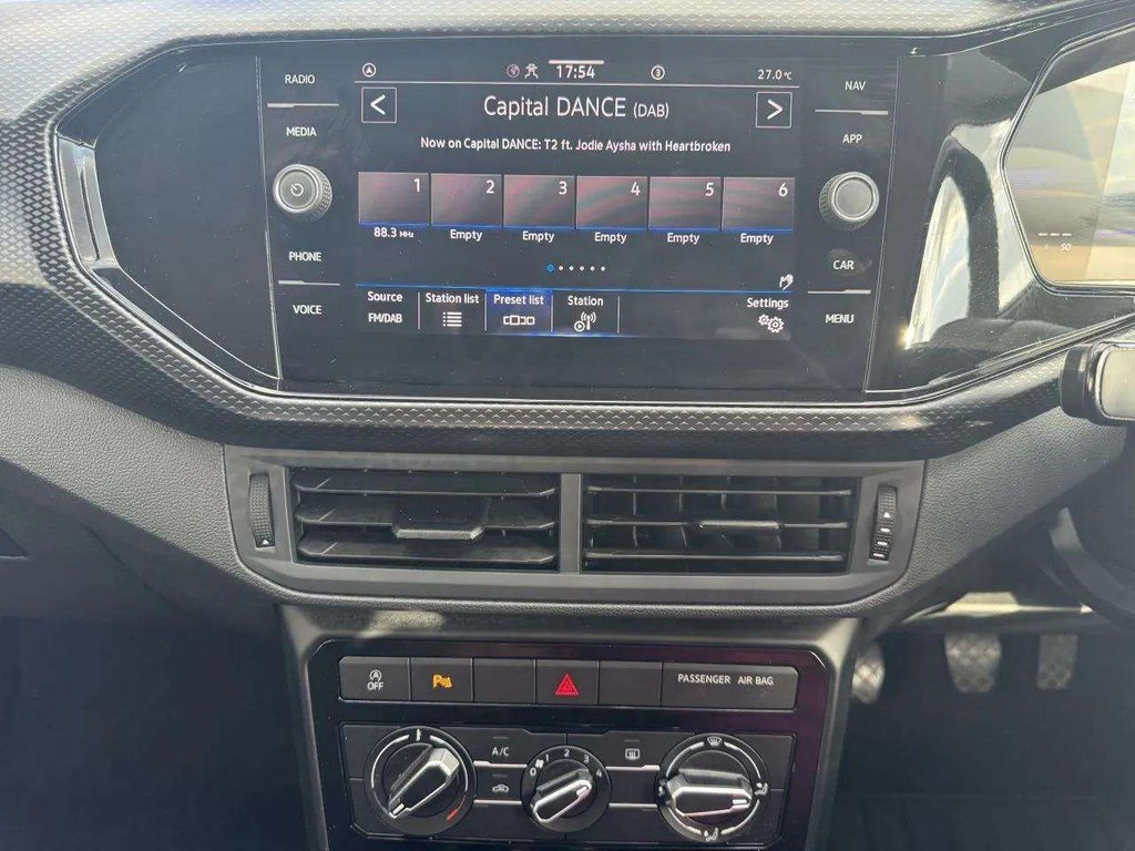 2023 Volkswagen T-Cross — image 10