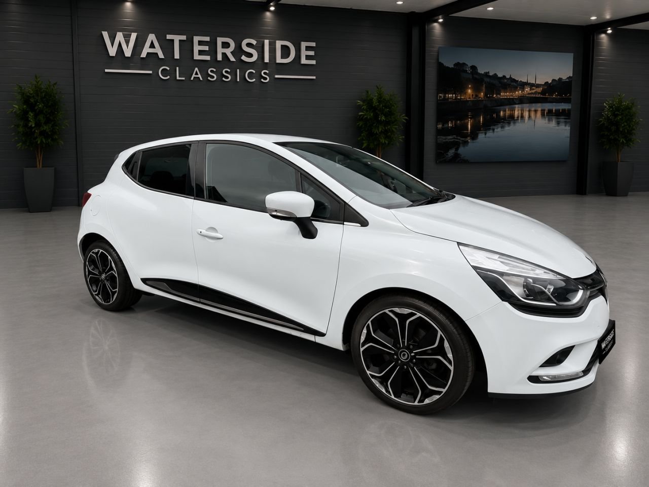 RENAULT CLIO 0.9 TCE ICONIC HATCHBACK 5DR PETROL MANUAL EURO 6 S S 75...