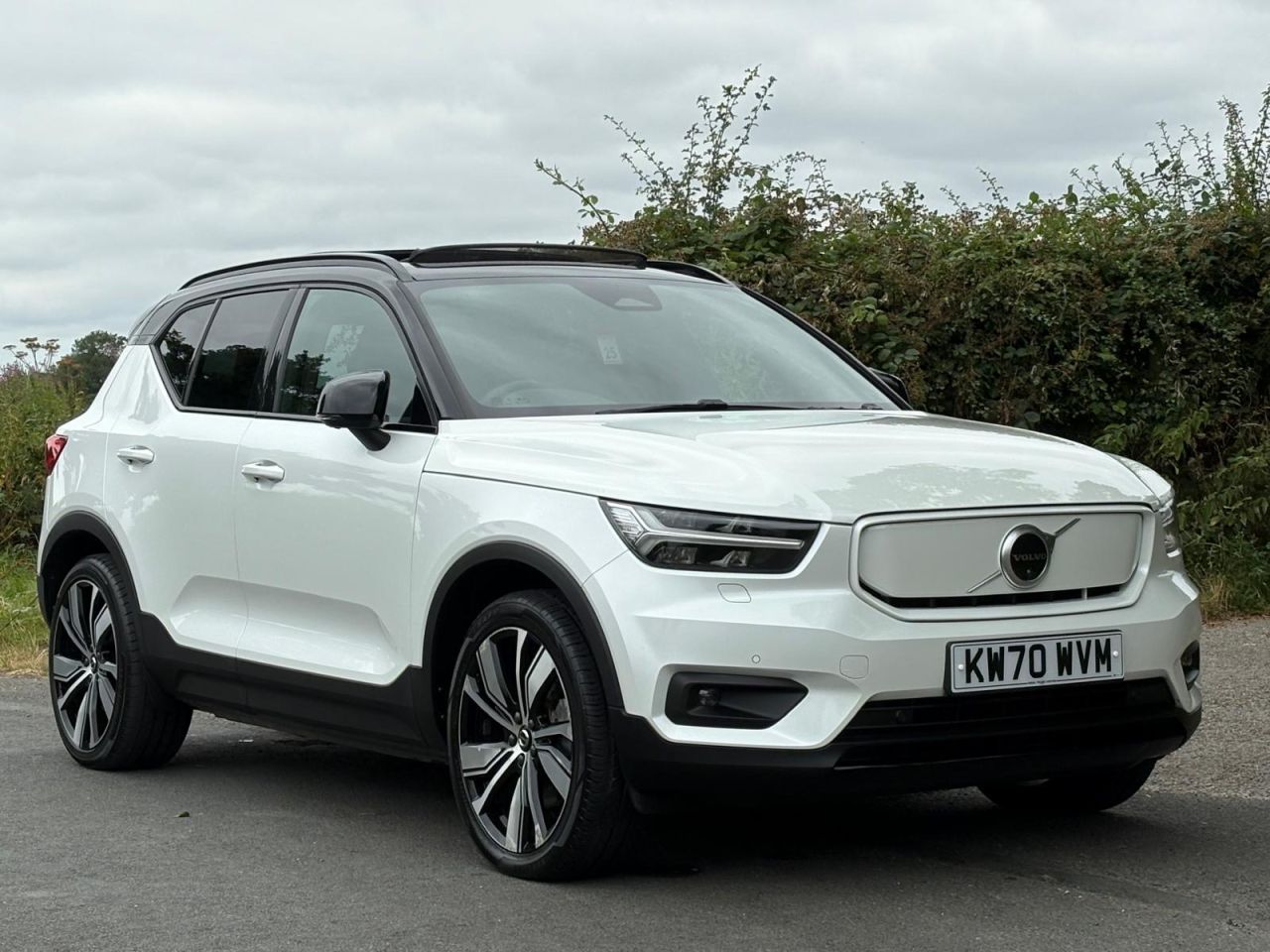 2021 VOLVO XC40
