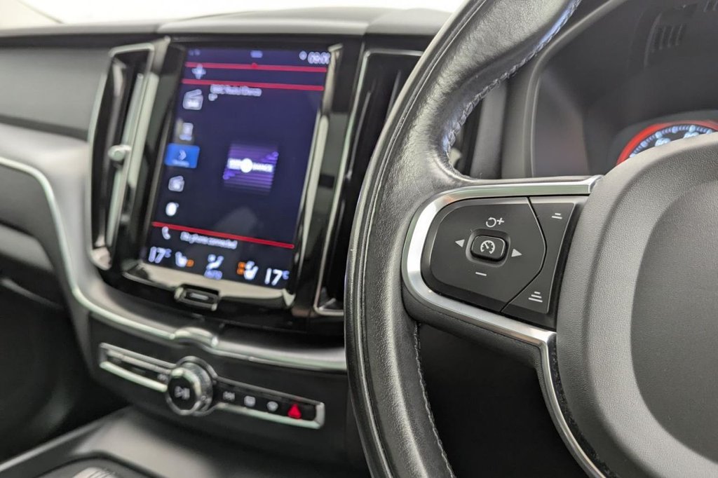 USED 2021 21 VOLVO XC60 2.0h T6 Recharge 11.6kWh Inscription Expression SUV 5dr Petrol Plug-in Hybrid Auto AWD Euro 6 (s/s) (340 ps) 4WD, Pan Roof, Sat Nav