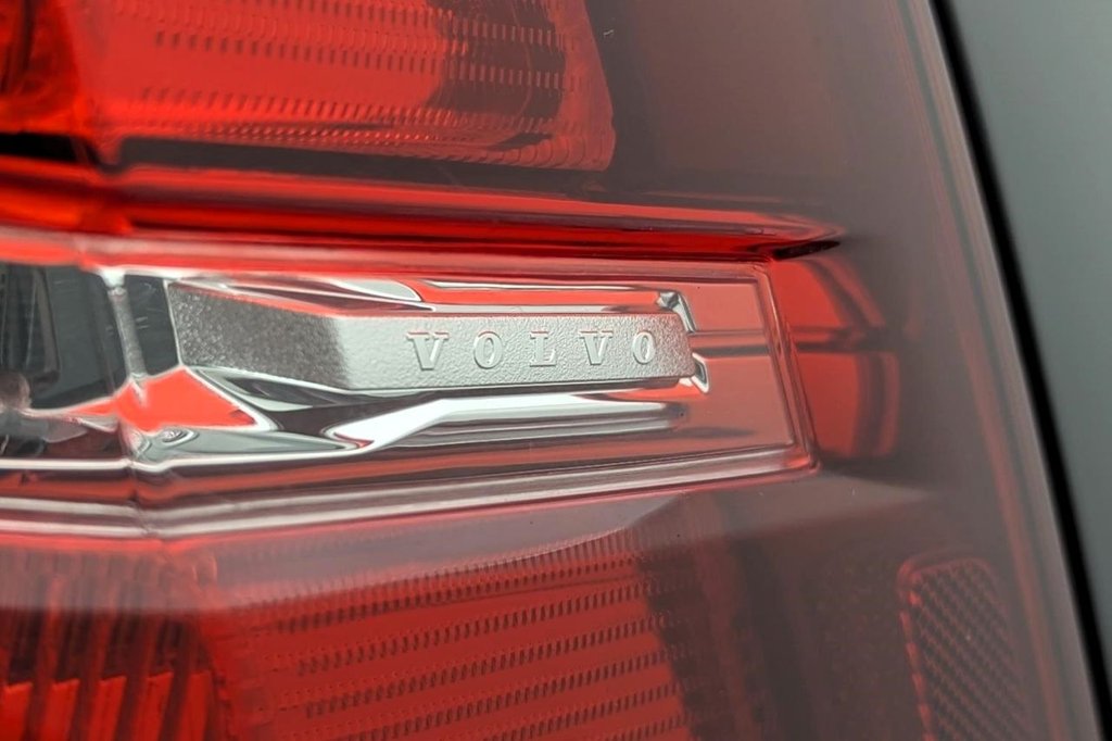 USED 2021 21 VOLVO XC60 2.0h T6 Recharge 11.6kWh Inscription Expression SUV 5dr Petrol Plug-in Hybrid Auto AWD Euro 6 (s/s) (340 ps) 4WD, Pan Roof, Sat Nav