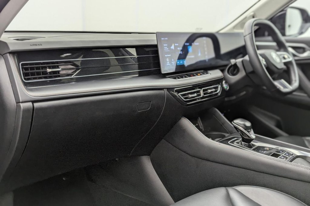 USED 2025 25 MG MG HS 1.5 T-GDI Trophy SUV 5dr Petrol DCT Euro 6 (s/s) (169 ps) Car Play, Sat Nav, Camera