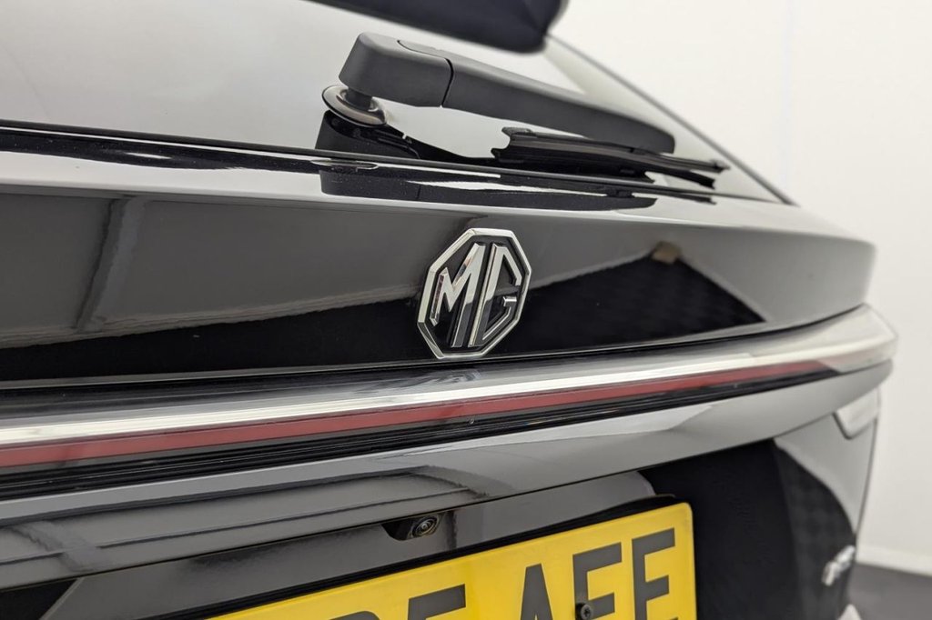 USED 2025 25 MG MG HS 1.5 T-GDI Trophy SUV 5dr Petrol DCT Euro 6 (s/s) (169 ps) Car Play, Sat Nav, Camera