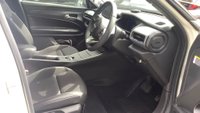 USED 2025 25 JEEP Avenger 54kWh e-Summit SUV 5dr Electric Auto (156 ps)+2 KEYS+1 OWNER FROM NEW+MEDIA+HISTORY+PARK CONTROL WITH CAMERA+DIGITAL DASH+BLUETOOTH+APPS+HEATED SEATS+DAB+18