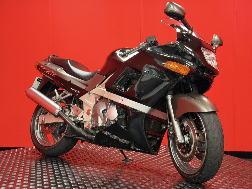 USED 2001 Y KAWASAKI ZZR600 TRADE BIKES AT TRADE PRICES LOW MILEAGE - VERY CLEAN BIKE