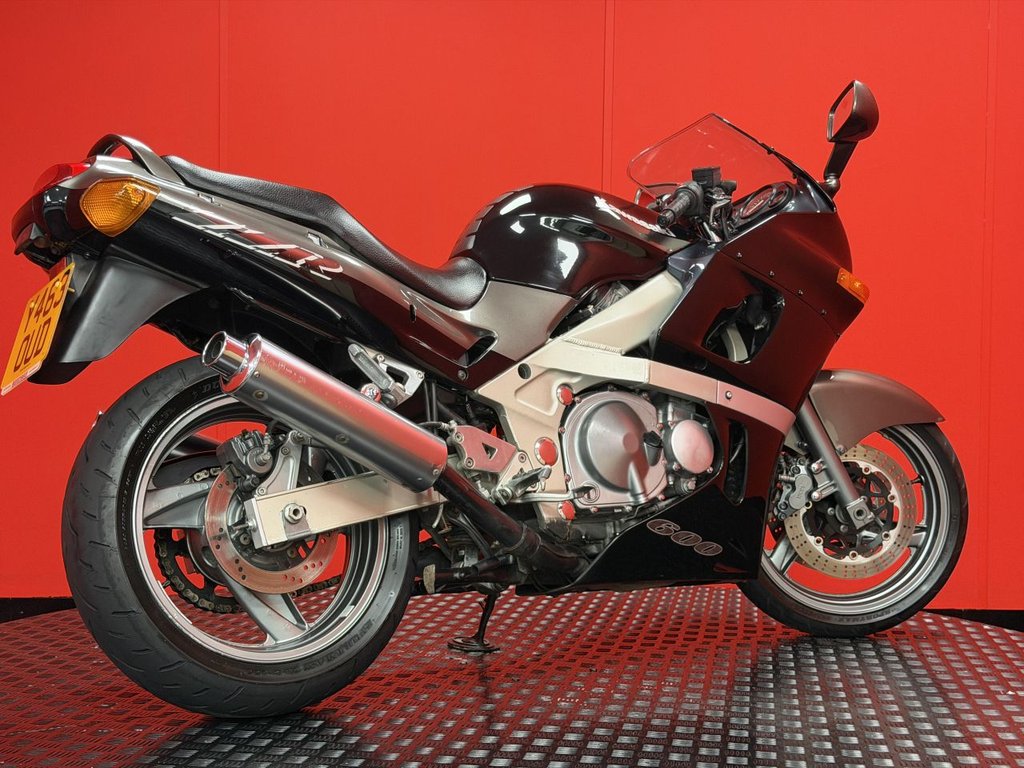 USED 2001 Y KAWASAKI ZZR600 TRADE BIKES AT TRADE PRICES LOW MILEAGE - VERY CLEAN BIKE