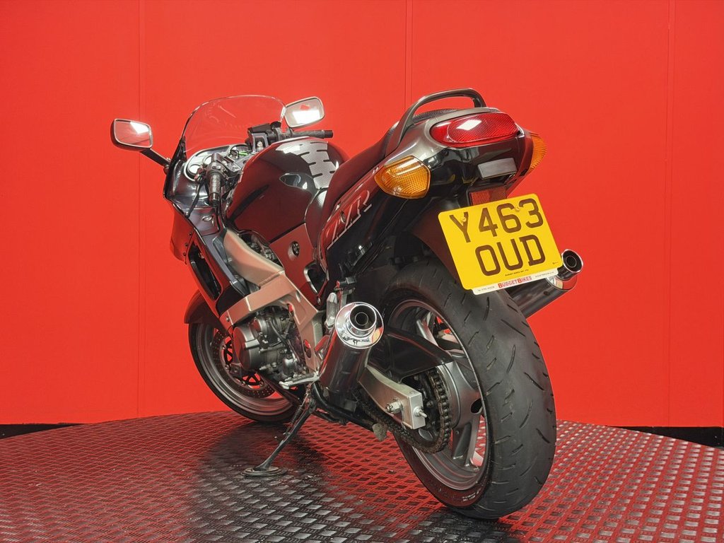 USED 2001 Y KAWASAKI ZZR600 TRADE BIKES AT TRADE PRICES LOW MILEAGE - VERY CLEAN BIKE