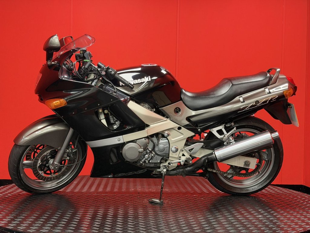 USED 2001 Y KAWASAKI ZZR600 TRADE BIKES AT TRADE PRICES LOW MILEAGE - VERY CLEAN BIKE