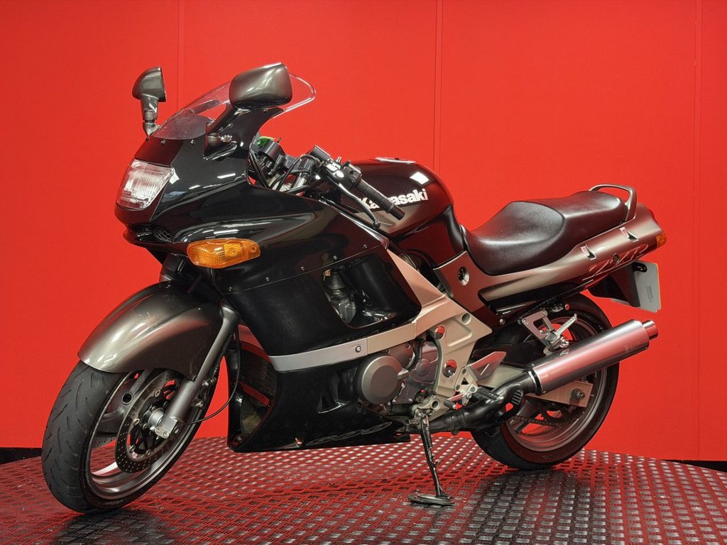 USED 2001 Y KAWASAKI ZZR600 TRADE BIKES AT TRADE PRICES LOW MILEAGE - VERY CLEAN BIKE